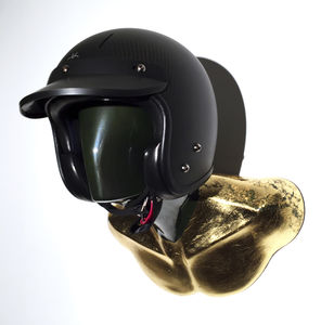 壁面ヘルメットホルダー