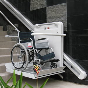 車椅子用リフト型プラットフォーム