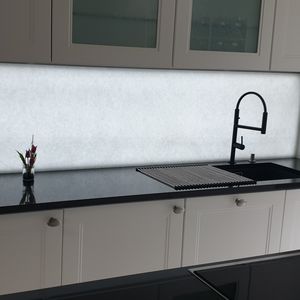ガラス製バックスプラッシュ