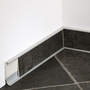 白色すそ板 1