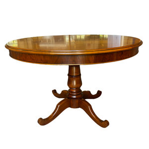 伝統的テーブル