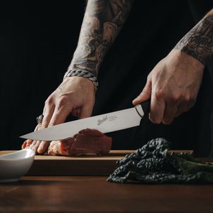 プラスチックハンドル付き肉切り用大型ナイフ 1