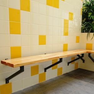 伝統的なデザインの更衣室用ベンチ
