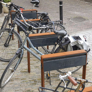 コールテン鋼製バイクラック