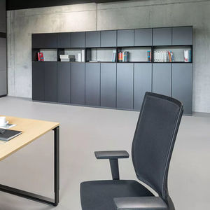 壁取り付け式収納家具