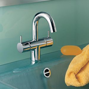 洗面器用ダブルハンドル混合水栓