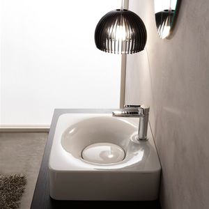 カウンタートップ型洗面器