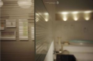 フローティングガラスパネル