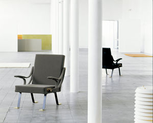 現代風アームチェア