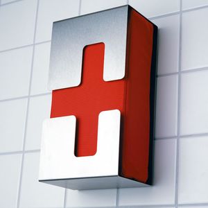 壁取り付け式薬用キャビネット 1