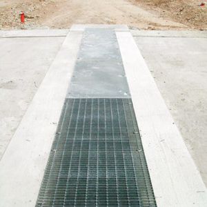 グレーチング付き排水路