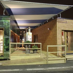 シェルター用壁用張り式プリント布