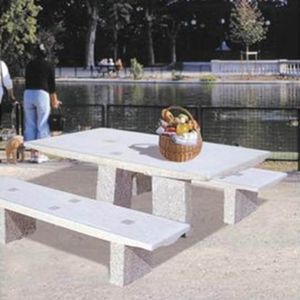 現代風ピクニック用テーブル