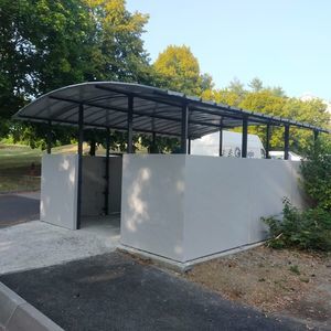 コンテナ置き場