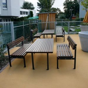 現代風ピクニック用テーブル