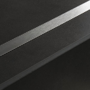 ステンレススチール製階段用段鼻部材 1