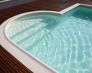 プール階段