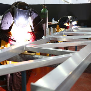 建物用金属製骨組み 1