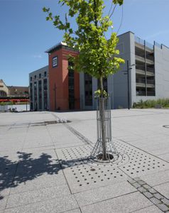 溶融亜鉛メッキ鋼製街路樹周回ベンチ