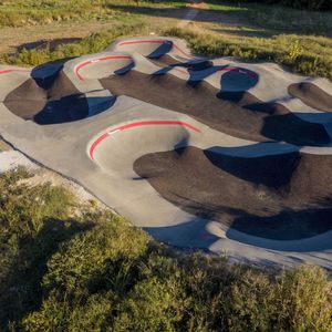 バイクパーク用ポンプトラック