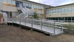 アルミニウム傾斜路