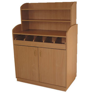 伝統的食器棚 1