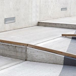 壁埋め込み式照明器具 1