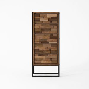 背の高いチェスト 1