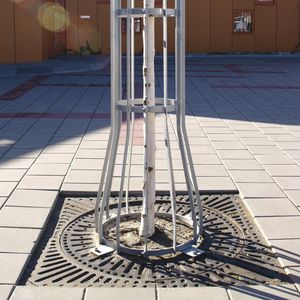溶融亜鉛メッキ鋼製街路樹周回ベンチ 1