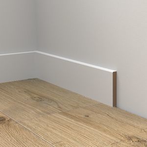 白色すそ板