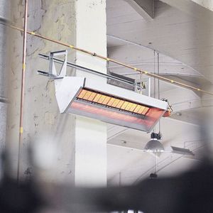 壁面赤外線ヒーター