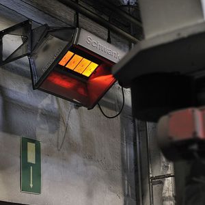 壁面赤外線ヒーター