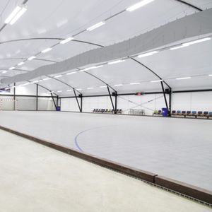 金属製骨組み張力構造