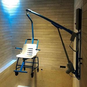 固定型プール用リフト 1