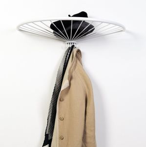 現代風洋服掛け