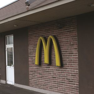 コンクリート製レンガ壁装材