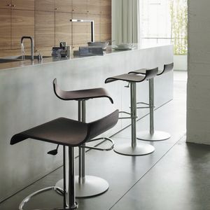 コンテンポラリーバー用腰掛け / ブナ材製 / レザー / クロムめっき使用メタル製