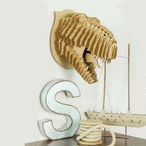ボール紙製彫刻