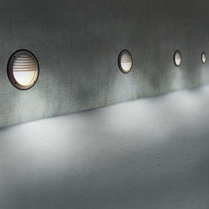 壁埋め込み式照明器具