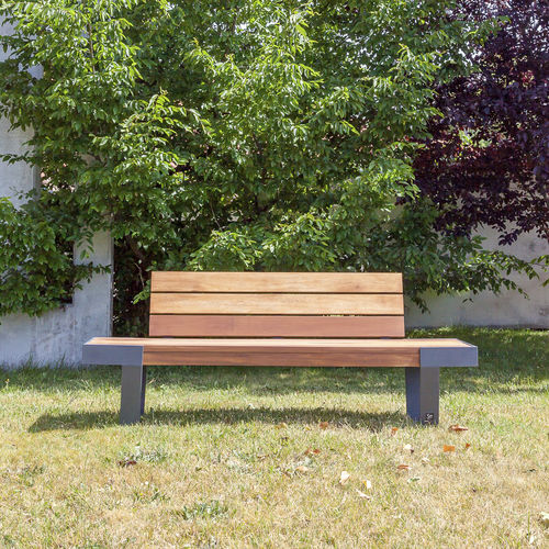 現代風ガーデンベンチ - WADE : 620 - SIT Urban Design - 木製 / 鉄製 / 背もたれ付き