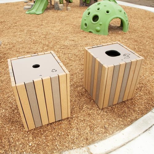 公共用ゴミ箱 - Wood-Grain - Design 3676 - LANDSCAPE STRUCTURES - 木製 / ポリエチレン / 屋外用