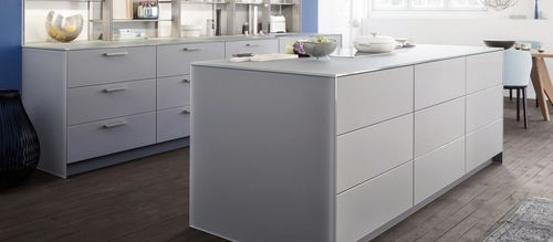 ガラス製カウンタ－トップ - THIN WORKTOPS - LEICHT - 花崗岩 / キッチン用 / ラッカー仕上げ