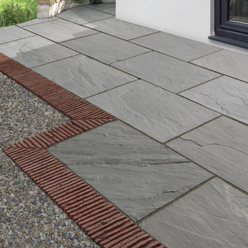 コンクリート製舗石 - TILE ON  - BRADSTONE - 屋外用 / テクスチャード仕上げ / 公共スペース用