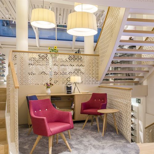 パネル付き手すり - Schuhhaus Schneider - Bruag Design Factory AG - 屋内用 / 階段用 / メザニン用