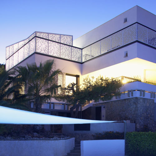 HPLブリーズ・ソレイユ - CELLON - PRIVATVILLA TARRAGONA - Bruag Design Factory AG - 外壁用 / 有孔