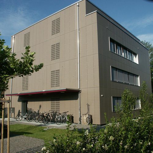 通気ファサード用サイディング - FORMBOARD TOP PINE - MEHRFAMILIENHAUS LENZBURG - Bruag Design Factory AG - パネル / ウッドファイバー製 / 滑らかな仕上げ