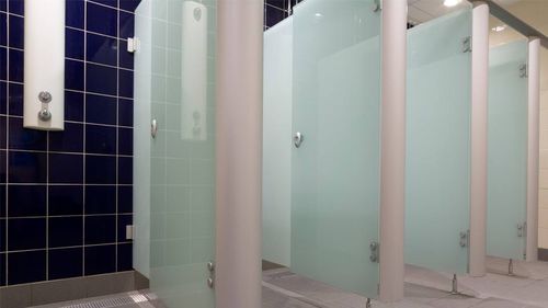 ラミネートトイレ用キュ－ビクル - MARATHON SYSTEM D  - Prospec - ガラス製 / トイレ用 / 公共施設用