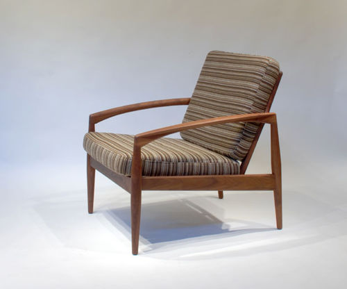 北欧デザインアームチェア - PAPER KNIFE - Miyazaki Chair Factory - 布製 / 木製 / フットレスト付き
