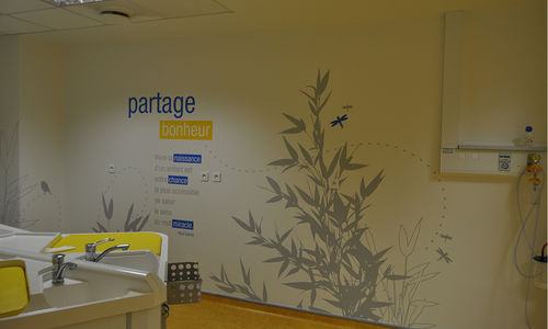テキスト壁ステッカー - HÔPITAL SARREGUEMINES - Atelier d'Art Osmoze - Design & décoration murale - 公共施設用 / ビニール製