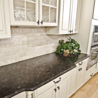 花崗岩カウンタ－トップ - BROWN ANTIQUE - WALL GRANITE SERVICE SRL - キッチン用 / 黒色 / 丸い縁